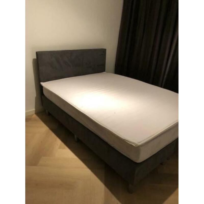 Wehkamp Boxspring Bed 140 x 200 cm grijs