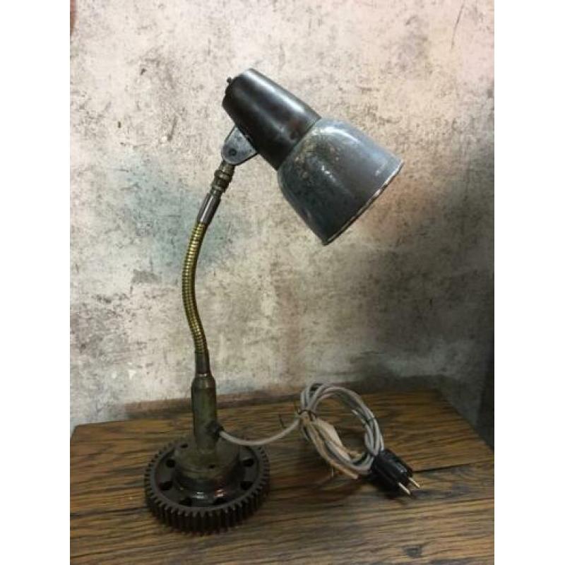 Vintage bureau / machine lamp van Schuch