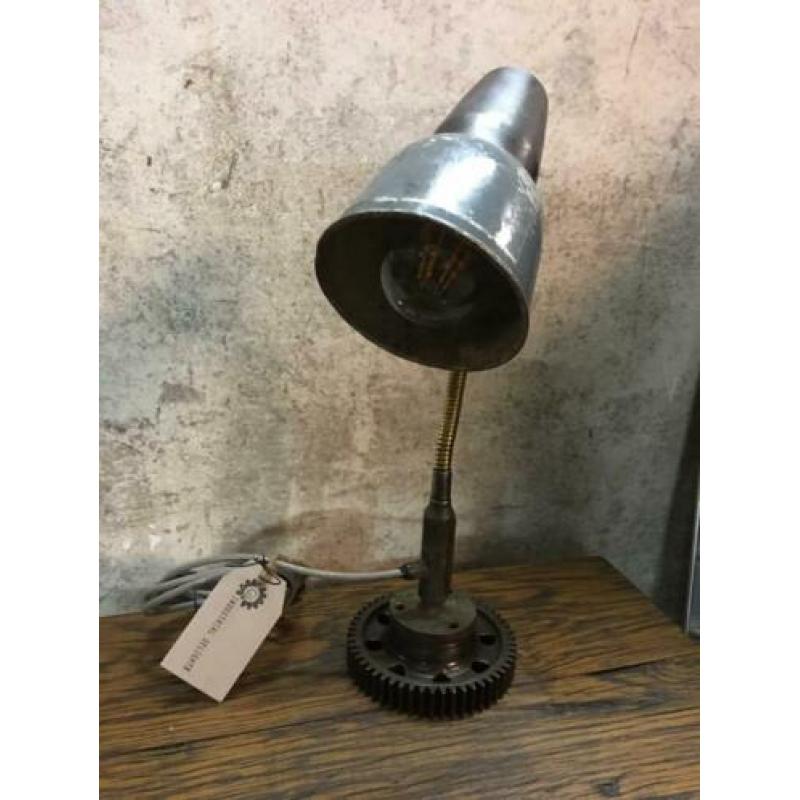 Vintage bureau / machine lamp van Schuch