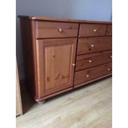 Grenenhouten Dressoir