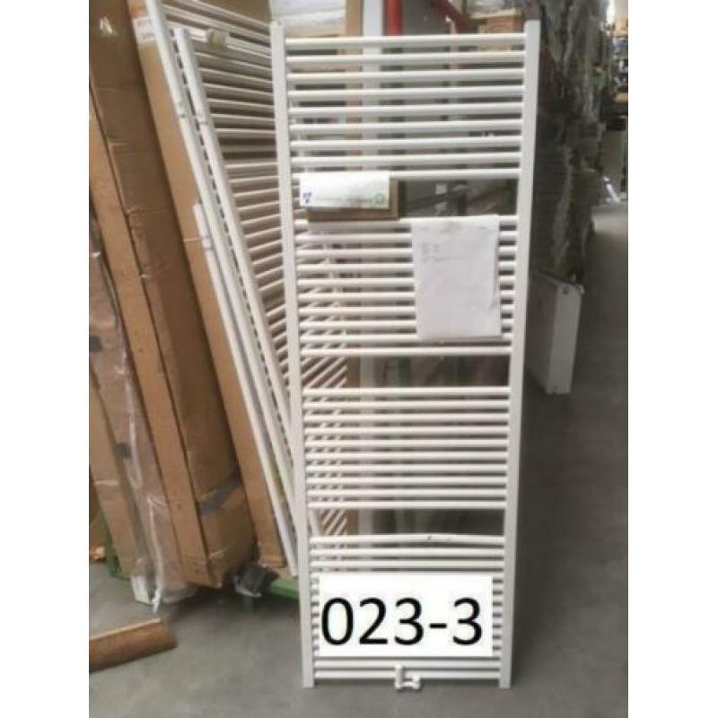 023. Handdoek / Badkamer radiators