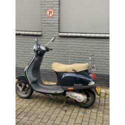 Vespa lx brom/45km zwart opknapper!!1 eigenaar!!