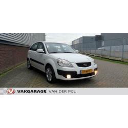 Kia Rio 1.4 X-pect 5 drs. Mooie strakke kia ! Airco !