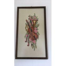 Vintage geborduurd schilderij kussen viool trombone bloemen