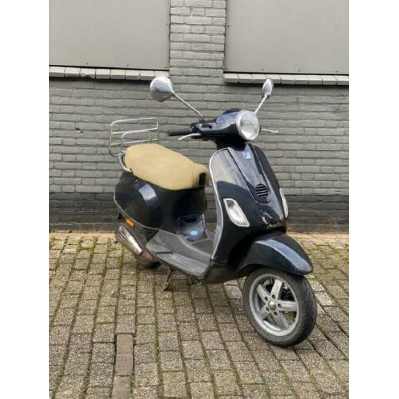 Vespa lx brom/45km zwart opknapper!!1 eigenaar!!