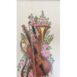 Vintage geborduurd schilderij kussen viool trombone bloemen