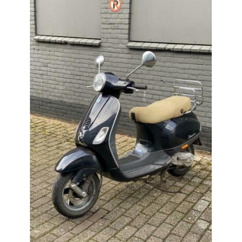 Vespa lx brom/45km zwart opknapper!!1 eigenaar!!