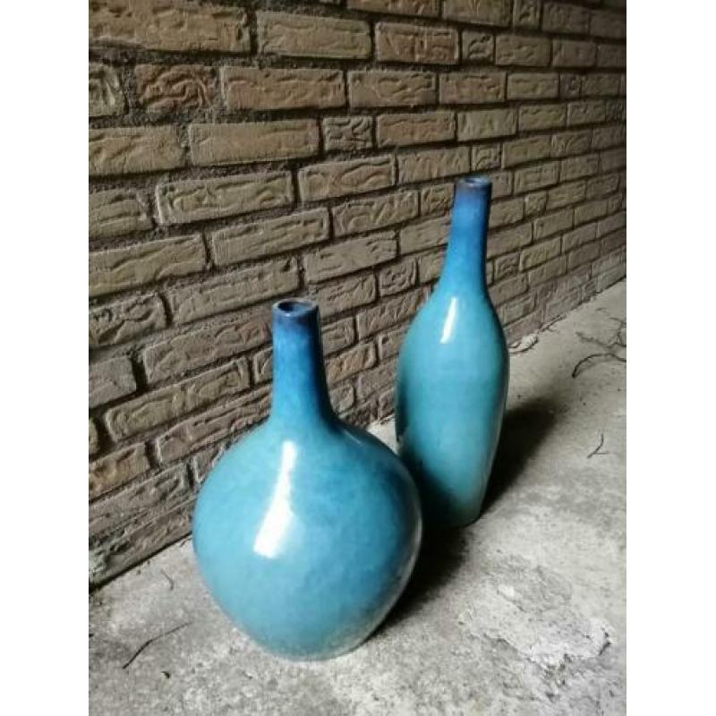 2 stuks turquoise vazen