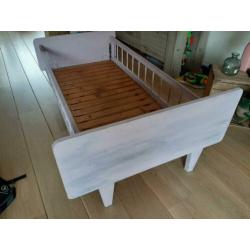 Kinder bed