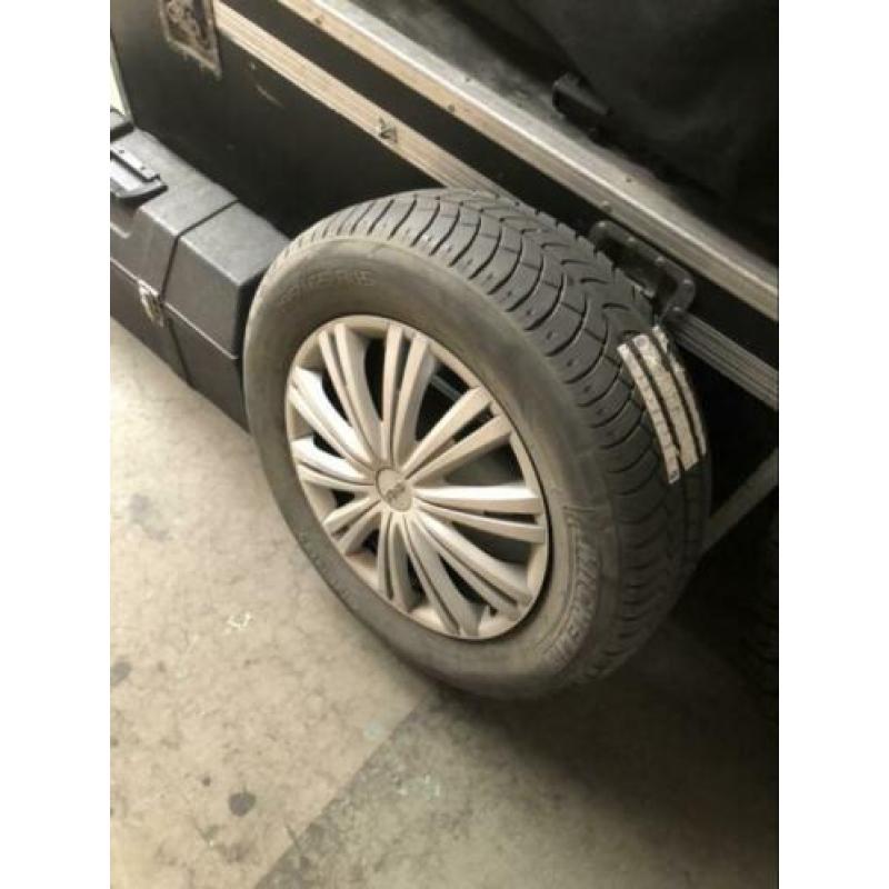 Gratis velgen + banden 205/65 R15