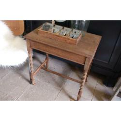 Antieke sidetable tafel bijzettafel tafeltje stoer sober oud