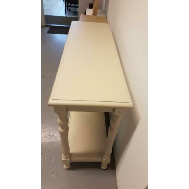 Nieuwe houten sidetables in twee kleuren