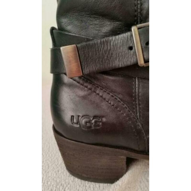 Nog als nieuw. Echte ugg zwarte laarzen. Echt leer. Maat 38.