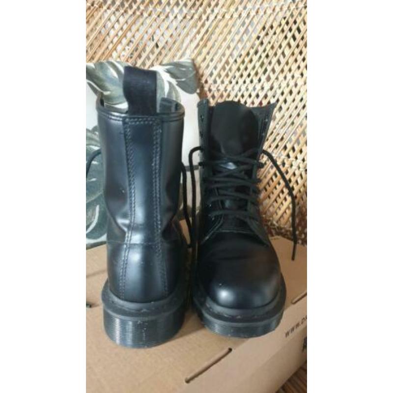 Ongedragen Dr. Martens maat 36