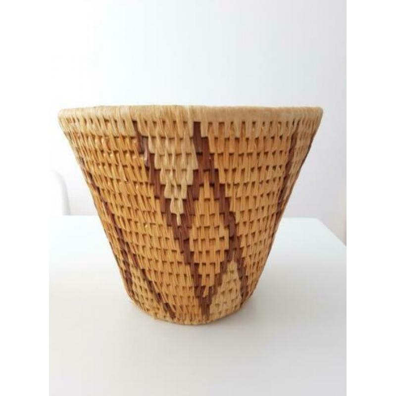 Vintage retro prullenmand mand riet rattan