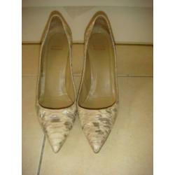 Stuart Weitzman slangenprint pumps beige zilver metallic 40