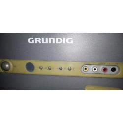 Grundig TV met rood/wit/gele aansluiting voor een spelcomp.