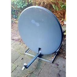 Triax satelliet schotel