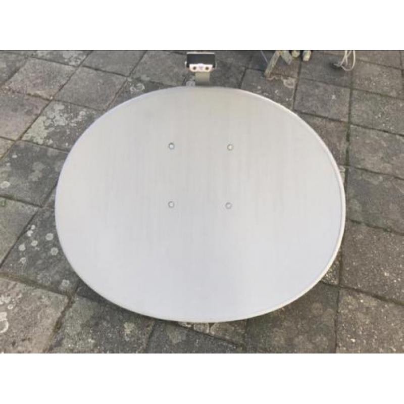 Satelliet schotel + 4 lnb en bevestigingsstang