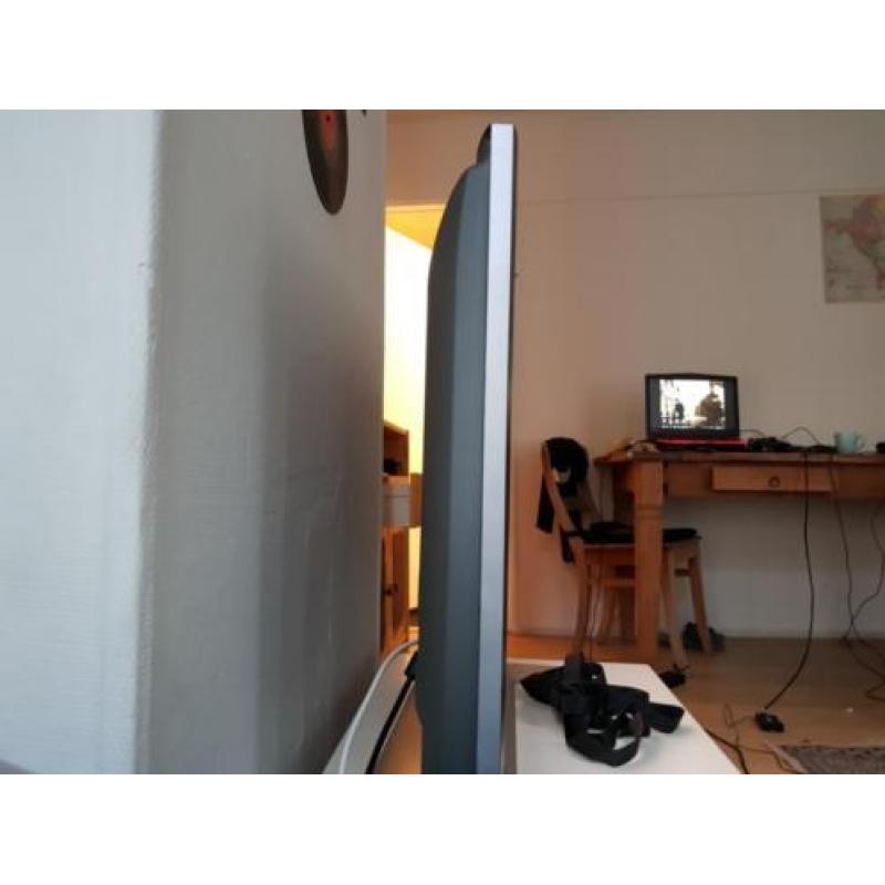 Panasonic 42", geen hdmi, met 2 scart kabels