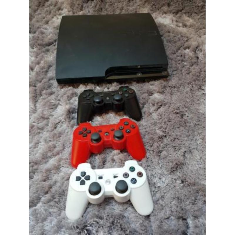 Ps3 + 3 controllers + 8 spellen + toebehoren